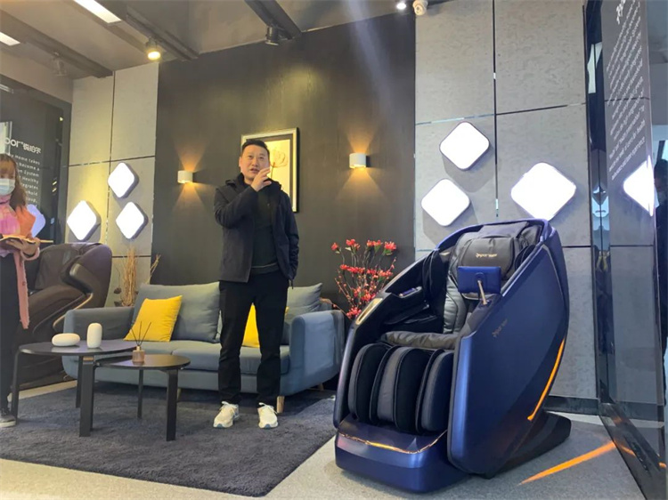 乐盈VI集团旗下品牌—锐珀尔举行新款4D穴感总裁按摩椅S500内训会