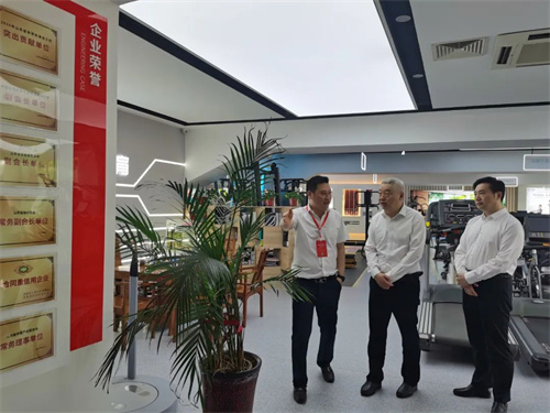 临沂市政府王映海副市长一行莅临乐盈VI集团济南省体旗舰店